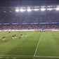 Ambiente no estádio de Bratislava enquanto as equipas aquecem