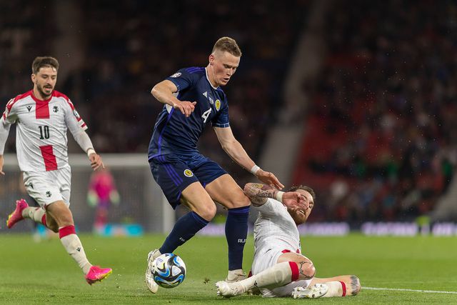 Escócia segue imbatível no Grupo A