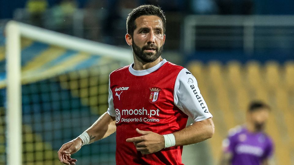 João Moutinho começa caminhada para se tornar treinador