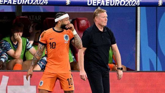 Depois da confusão com Bergwijn, Koeman recusa comentar transferência de Depay