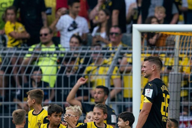 Duelo titânico: Piszczek e Blaszczykowski contra... 100 crianças!