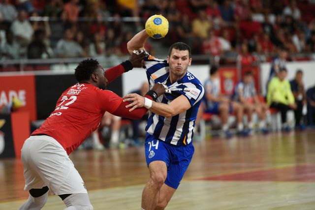 Benfica oferece vitória ao FC Porto numa bandeja