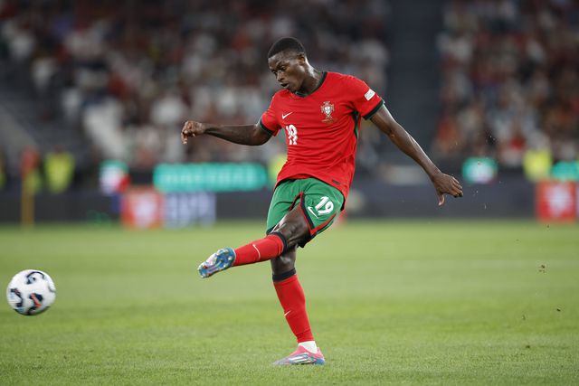 Acha-se Nuno Mendes um dos melhores laterais do mundo?