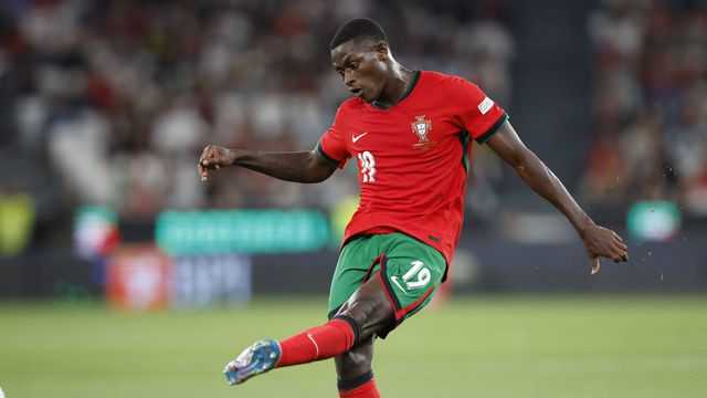 Acha-se Nuno Mendes um dos melhores laterais do mundo?