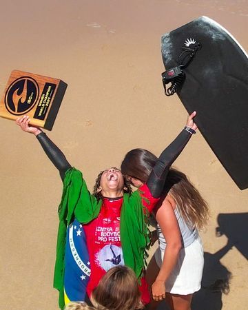 Bodyboard: Maria Viana campeã Mundial, 'português' Costes vence em casa