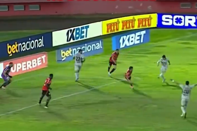 E este golaço à Messi? Aconteceu no Brasil (vídeo)