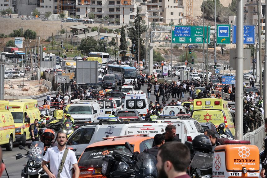 Ataque a tiro em autocarro, nos arredores de Jerusalém (EPA/ABIR SULTAN)