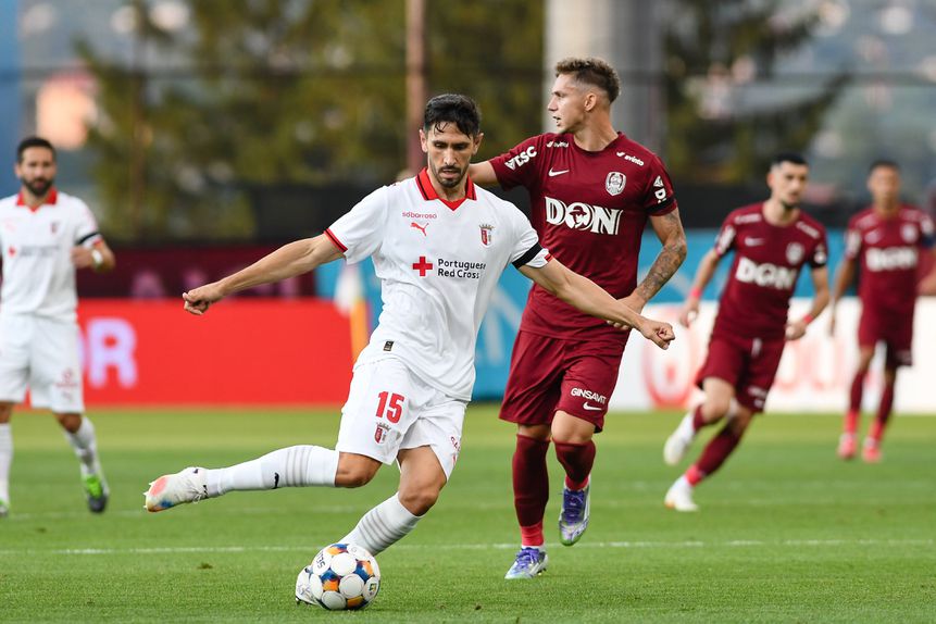 Internacional português deve manter-se no onze, agora com um novo companheiro ao lado (Foto: IMAGO)