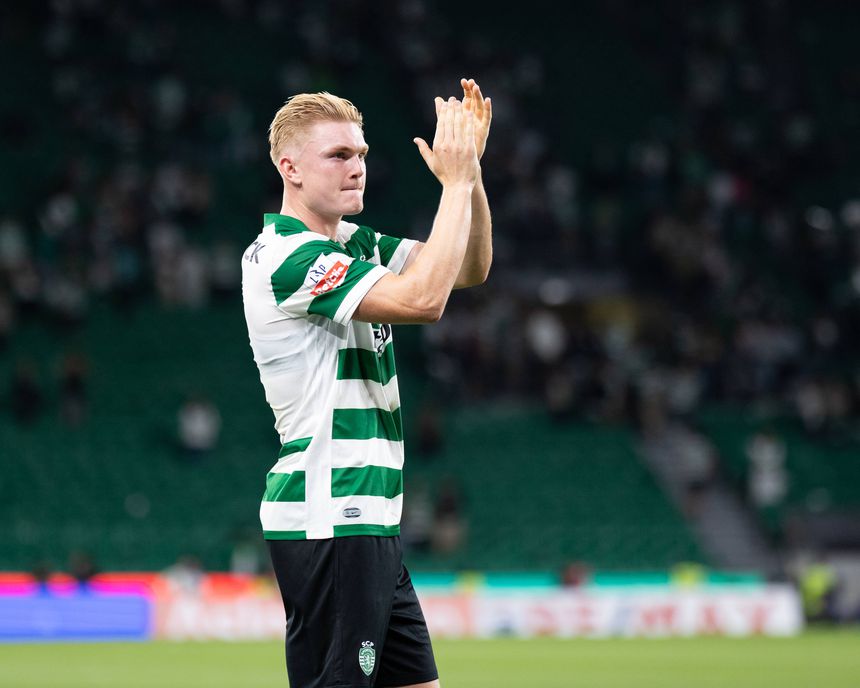 Conrad Harder agradece o apoio dos adeptos do Sporting no último clássico frente ao FC Porto no Estádio José Alvalade
