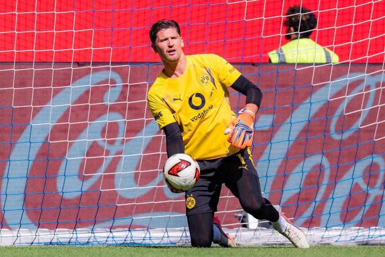 Gregor Kobel (Dortmund e Suíça)