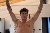 A foto que Marc Márquez publicou nas redes sociais exibindo as marcas de lesão no ombro/braço direitos (D.R.)