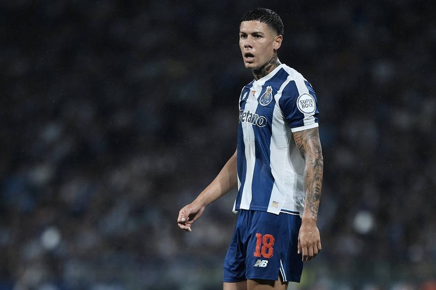 Nehuén Pérez, central do FC Porto