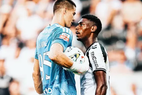 Ivan Mandic travou intenso 'diálogo' com os avançados do V. Guimarães (Instagram/Ivan Mandic)