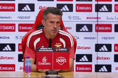 Marco Silva admite começar a roda mais o onze do Benfica