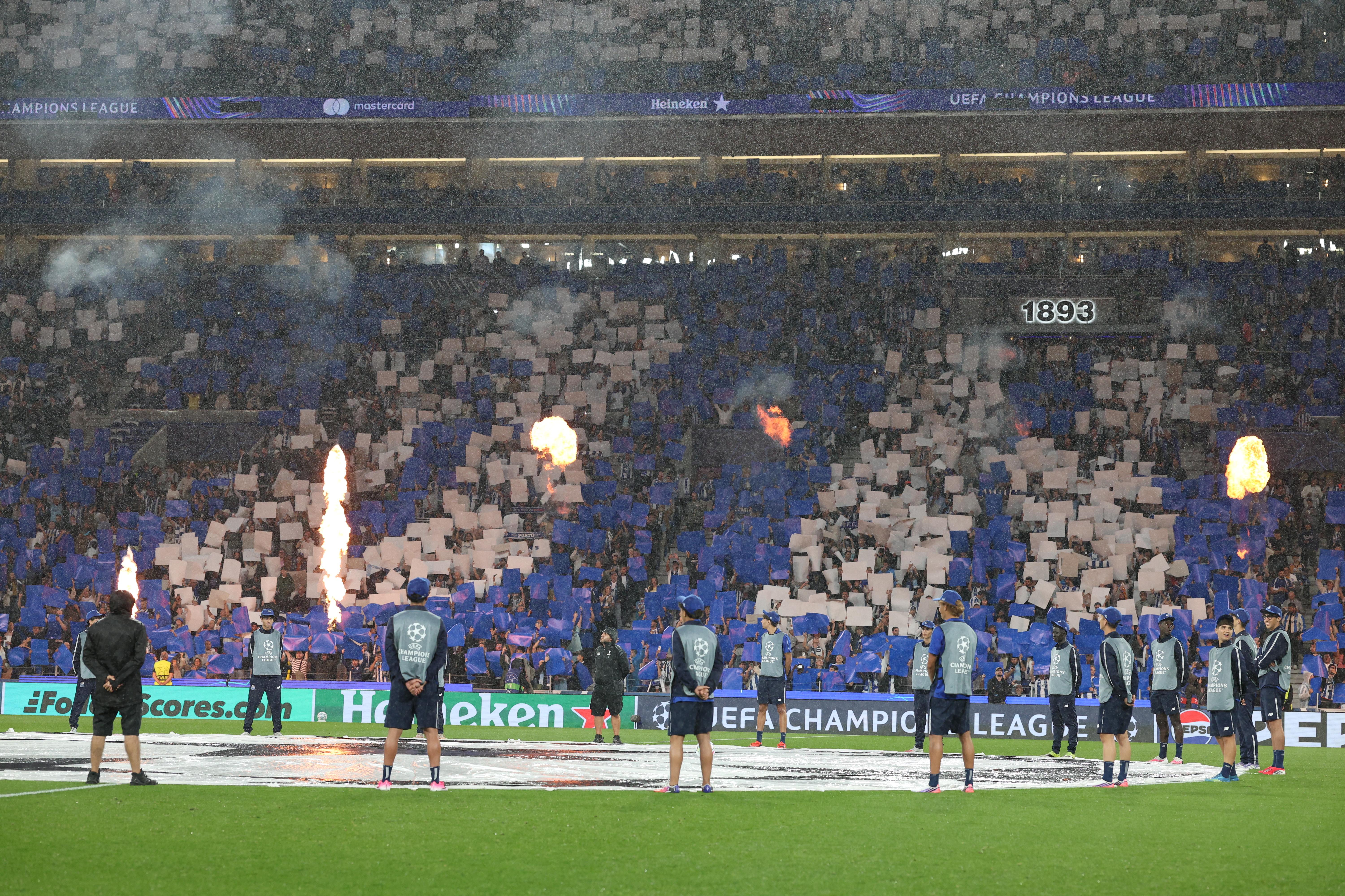 Coreografia no FC Porto-Manchester City - Foto: Catarina Morais/Kapta +