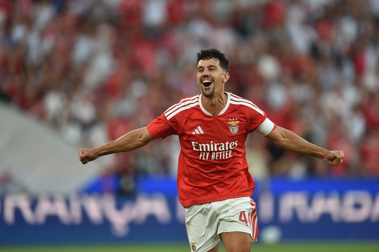 Tomás Araújo no centro da defesa - Foto: A BOLA/Miguel Nunes