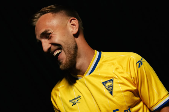 Nail Omerovic foi um dos últimos reforços a chegar à Amoreira - Foto: Estoril SAD