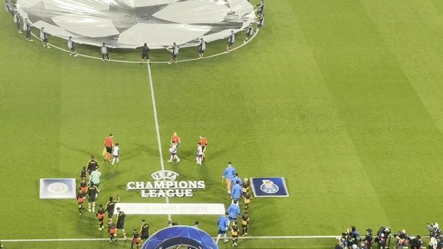 Volta a ouvir-se o hino da Champions no Dragão