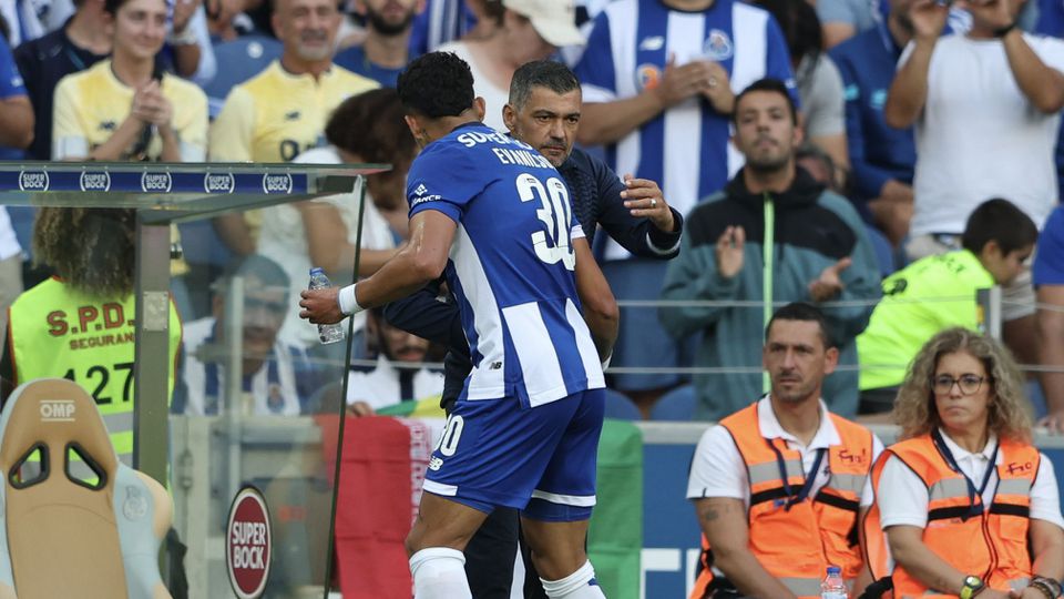 Vídeo: chapéu feliz de Evanilson dá vantagem ao FC Porto