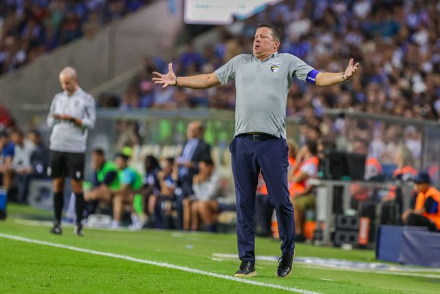 Paulo Sérgio: «Linha defensiva esteve muito bem»