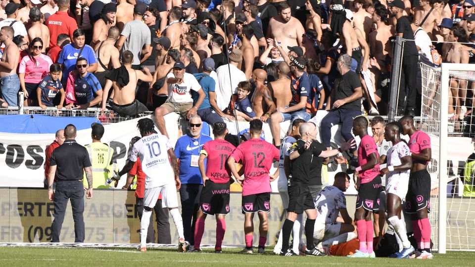 Montpellier-Clermont: petardo atinge guarda-redes e jogo é interrompido