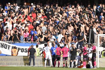 Montpellier-Clermont: petardo atinge guarda-redes e jogo é interrompido