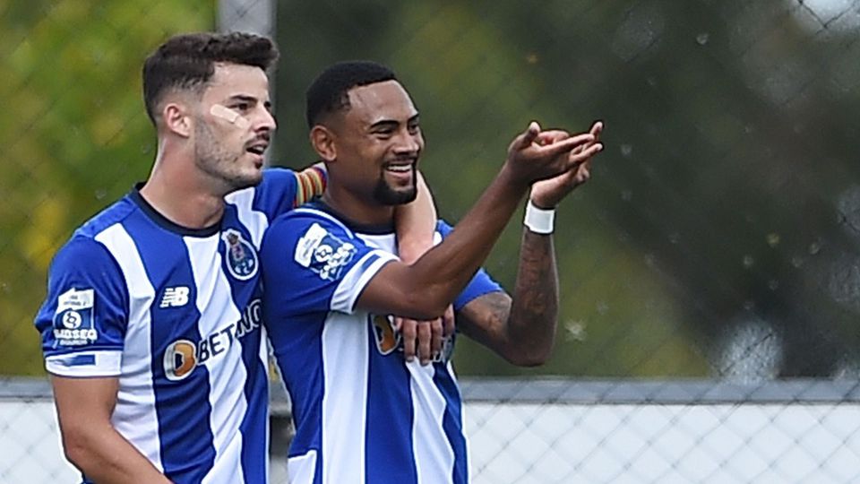 Foi de bicicleta: golaço de Wendel Silva no FC Porto B-Torreense (vídeo)