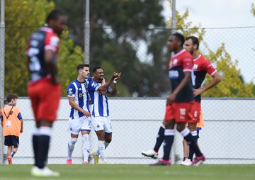 Foi de bicicleta: golaço de Wendel Silva no FC Porto B-Torreense (vídeo)