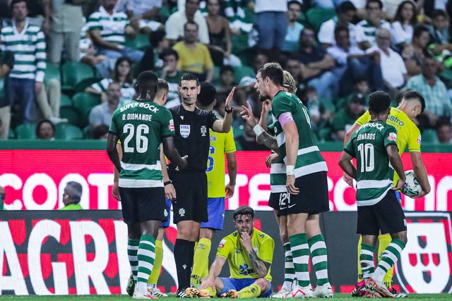 Sporting: defesa de manteiga à prova no dérbi