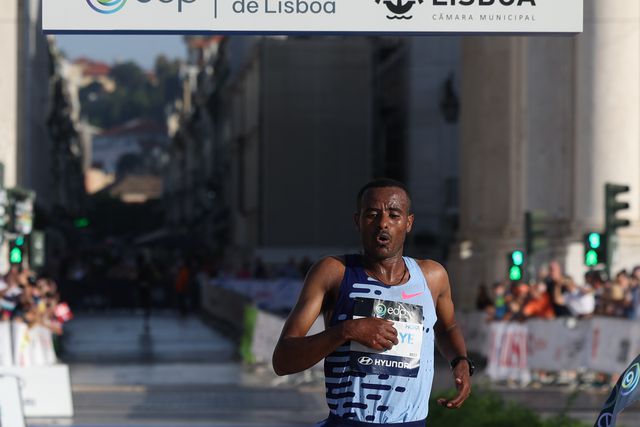 Etíopes Tesfaye e Mulisa vencem Maratona de Lisboa
