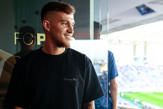 Dalot e Otávio assistem ao FC Porto-Portimonense no Dragão