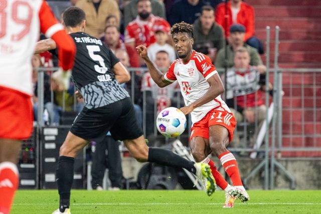 Bayern regressa aos triunfos com bis de Coman