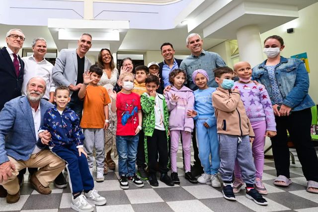 Lendas do Barcelona em jogo de solidariedade no Brasil