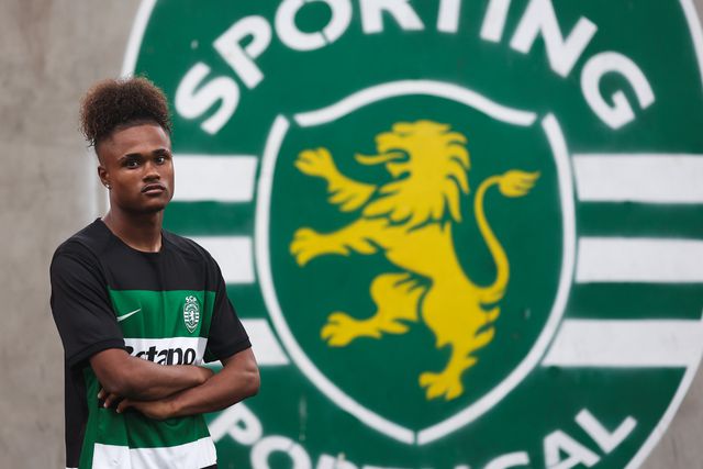 Sporting assina contrato com extremo
