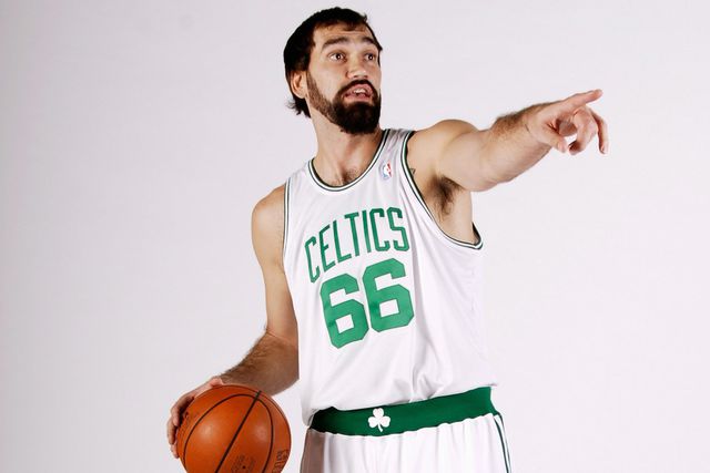 Campeão da NBA consegue transplante de coração e contacta família do dador