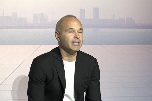 Iniesta muito emocionado no adeus: «Nunca pensei que este dia chegasse»