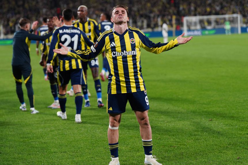 Akturkoglu bisou pelo Fenerbahçe na Europa