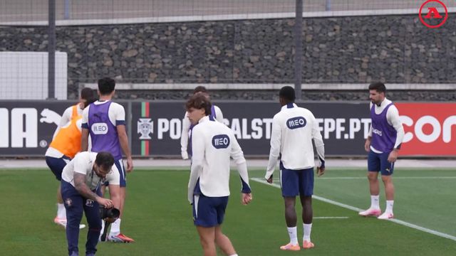 Roberto Martínez com todo o grupo à disposição em mais um treino