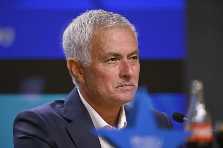 Mourinho chora por Bobby! Emoção em Newcastle