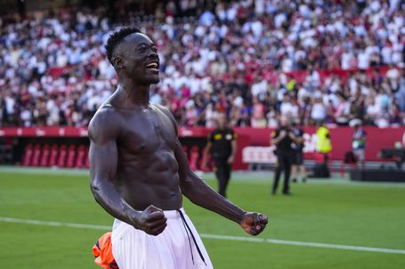 Akor Adams, avançado do Sevilha, festeja golo marcado ao Barcelona