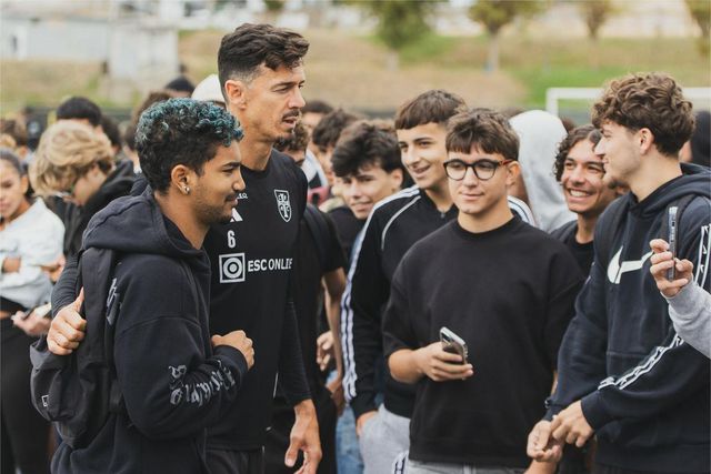 Mais de uma centena de estudantes de Desporto ligados à Casa Pia de Lisboa visitaram o treino dos gansos. Foto: Casa Pia AC