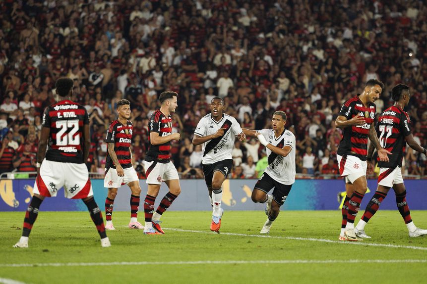 Rayan celebra golo ao Flamengo no Brasileirão