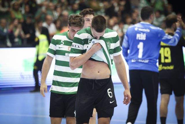 Sporting em noite negra na Champions