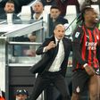 Massimiliano Allegri irritado com Rafael Leão no recente jogo do Milan em casa - Foto: IMAGO