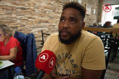 A BOLA encontrou amigo de Vozinha a ver jogo de Cabo Verde: «Somos irmãos»