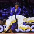 Taís Pina (de azul) durante o combate com a russa Taimazona nos Mundiais de Baku 2026 (foto IJF)