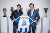 William Gomes com André Villas-Boas após renovar contrato - Foto: FC PORTO