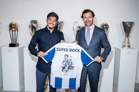 William Gomes com André Villas-Boas após renovar contrato - Foto: FC PORTO