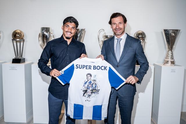 William Gomes com André Villas-Boas após renovar contrato - Foto: FC PORTO