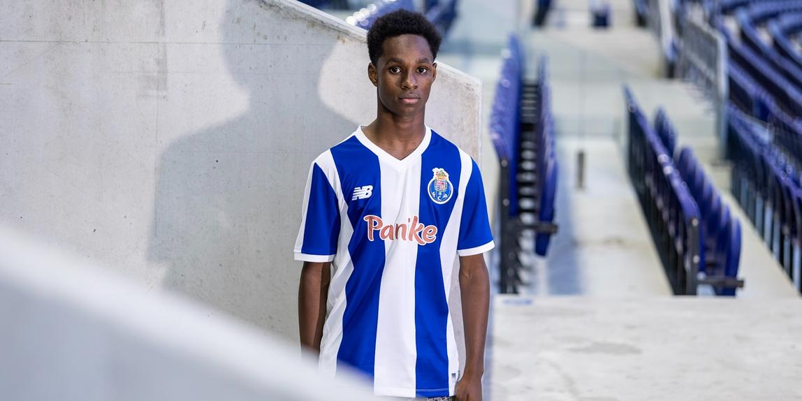 Adulai Embaló, avançado de 14 anos dos dragões - Foto: FC PORTO